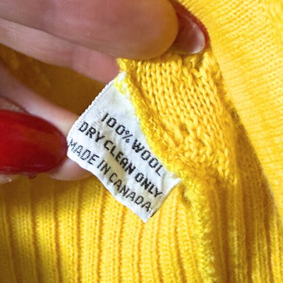 Vintage Mario Romano Elegant Essentials 100% Wool Sweater – Yellow – Open Knit - Picture 5 of 7